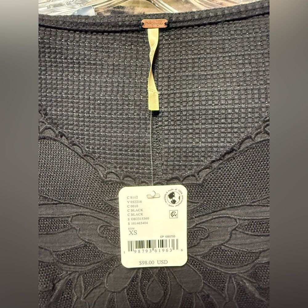 Free People Butterfly Cuff Lace Tim Top in Black - Picture 9 of 10